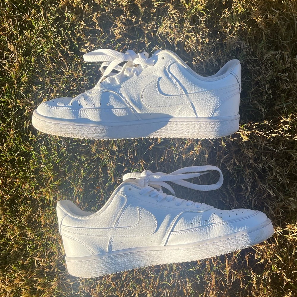Nike Court Vision Low Women’s Basketball Sneakers! Size 9